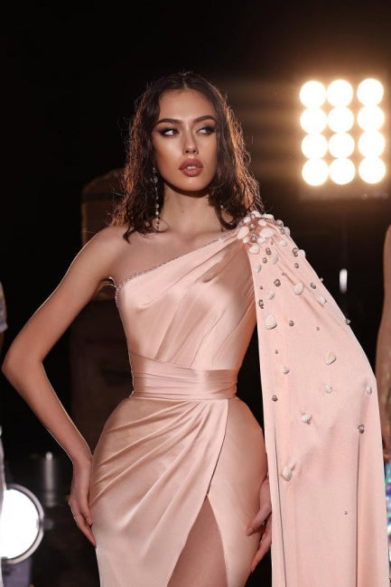 Robe de bal longue en satin pêche à une épaule avec fente
