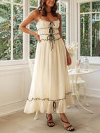 Elegantes Patchworkkleid mit schulterfreien Trägern 