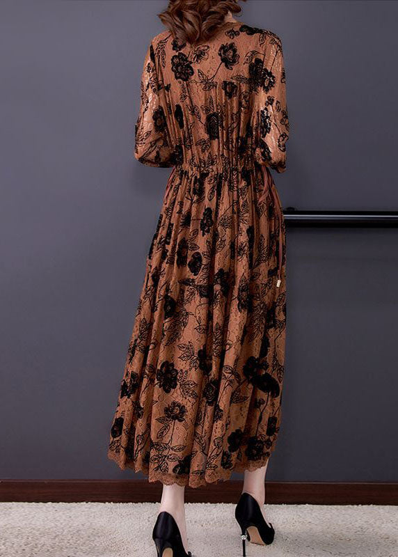 Elegantes vestidos largos de encaje con estampado ceñido color café para primavera 