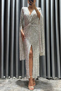 Robe de soirée mi-longue Darling à paillettes avec empiècement en cape, taille croisée et fente
