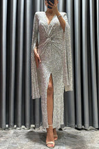 Robe de soirée mi-longue Darling à paillettes avec empiècement en cape, taille croisée et fente