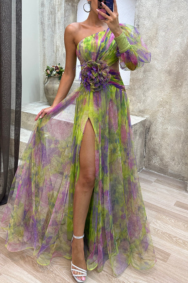 Picturesque Beauty – Maxikleid mit Tüll, Blumenmuster, Plissee, einer Schulter und Schlitz 
