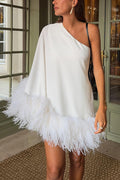 Vestito corto da festa con spalla scoperta e orlo a piume Vegas Living