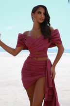 Robe de bal courte unique à épaules dénudées avec plis