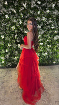 Robes de soirée rouges dos nu en tulle à volants Y1237