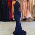 Vestidos modestos de fiesta con escote halter, corte sirena, encaje, cuentas y cola barrida