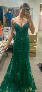 Robe de bal verte à fines bretelles style sirène avec appliques Y1852
