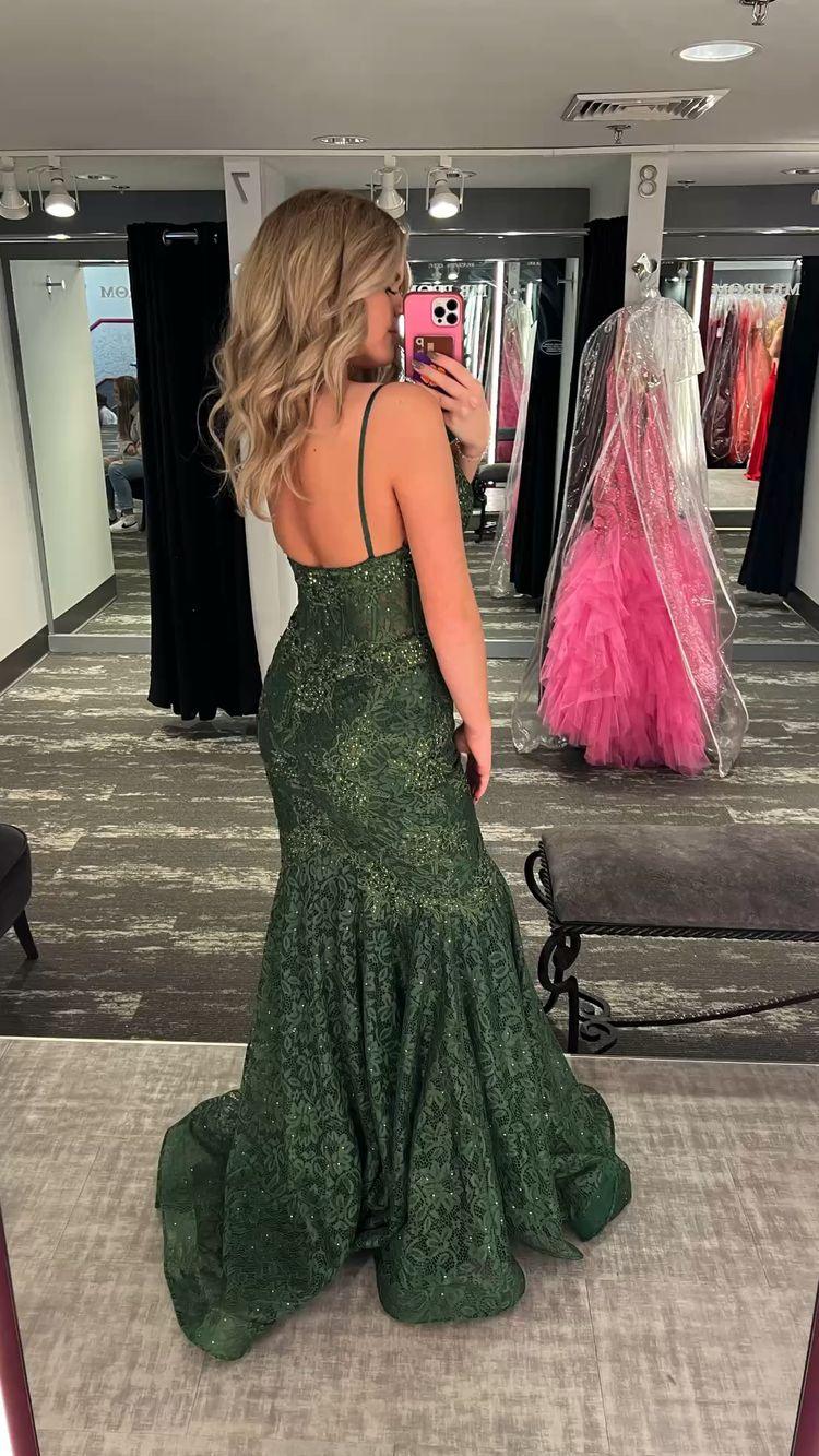 Robe de soirée sirène en dentelle à larges bretelles spaghetti vert généreux Y1030