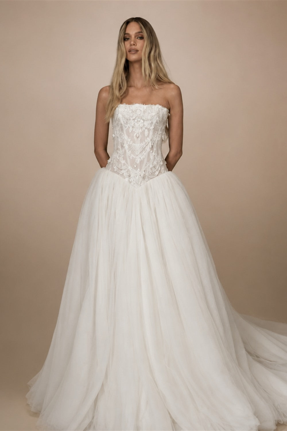 Dreamy White Strapless Lace Corset Bodice Tulle Ball Gown Wedding Dress ZP088