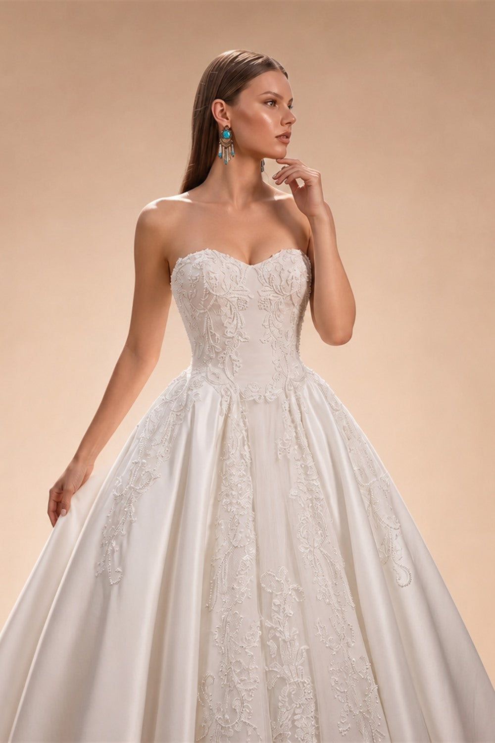 White Satin Strapless Wedding Dress Lace Appliques Sweetheart Neckline Ball Gown ZP010