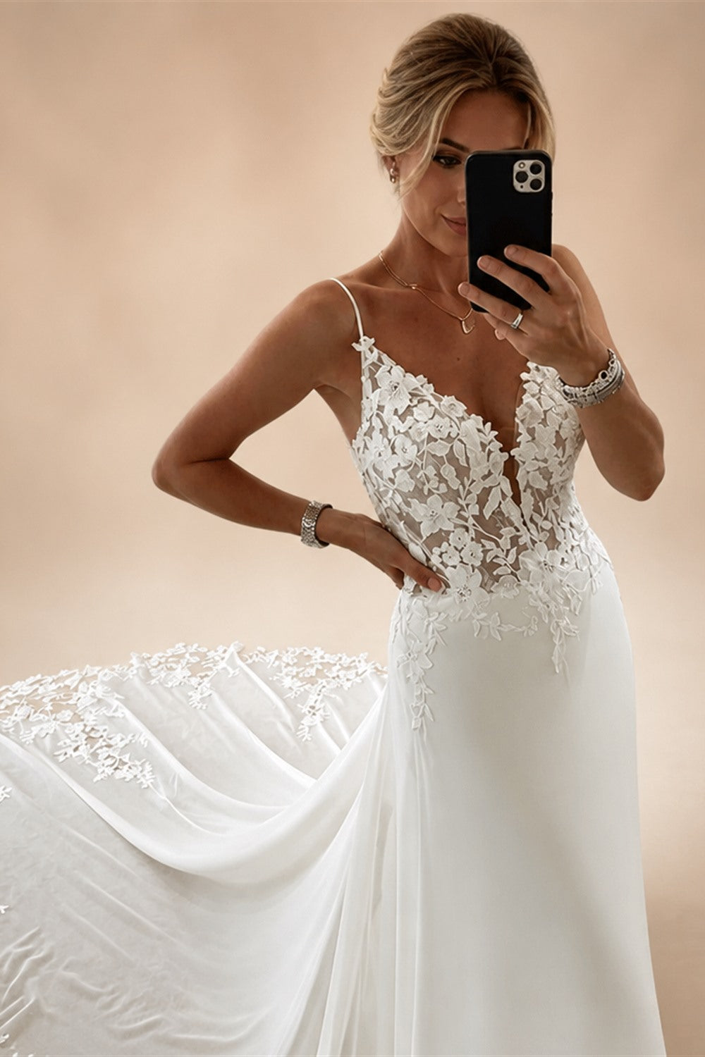 Women's Spaghetti Straps Deep V Backless Wedding Dresses Lace Appliques Chiffon Bridal Gown with Train Elegant Boho Bride Dress