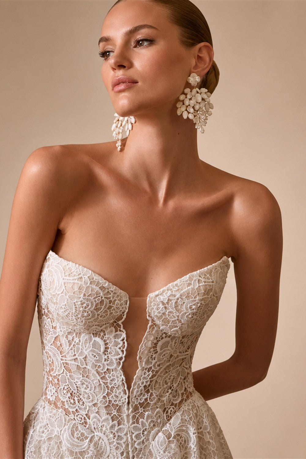 Customized Sexy Sweetheart Lace A Line Wedding Dresses Classic Off The Shoulder Backless Court Train Vintage Bridal Gown