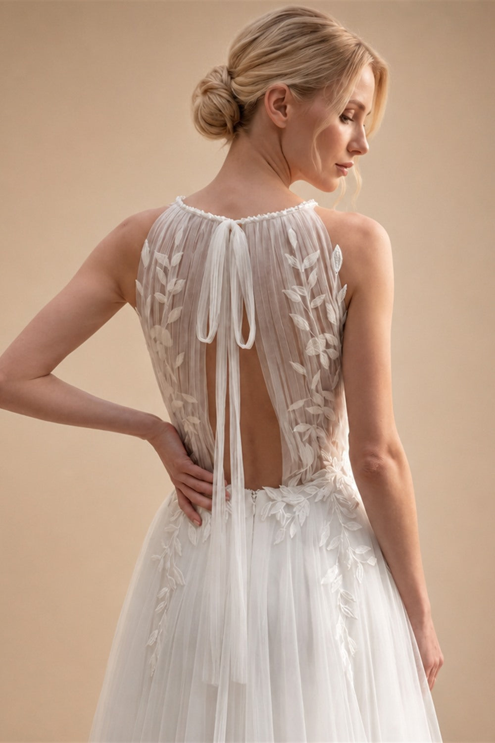2027 Roycebridal Halter Neck Leaf Lace A Line Wedding Dress Keyhole Open Back Tied Soft Tulle Vestido De Novia Customized