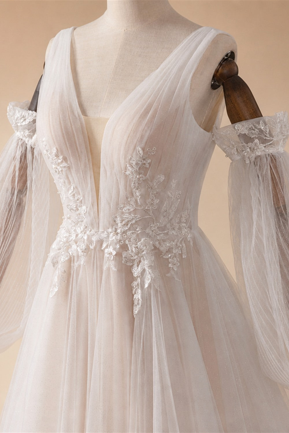 Elegant Ivory V-Neck Detachable Puff Sleeve Lace Tulle Wedding Dress with Train ZP062