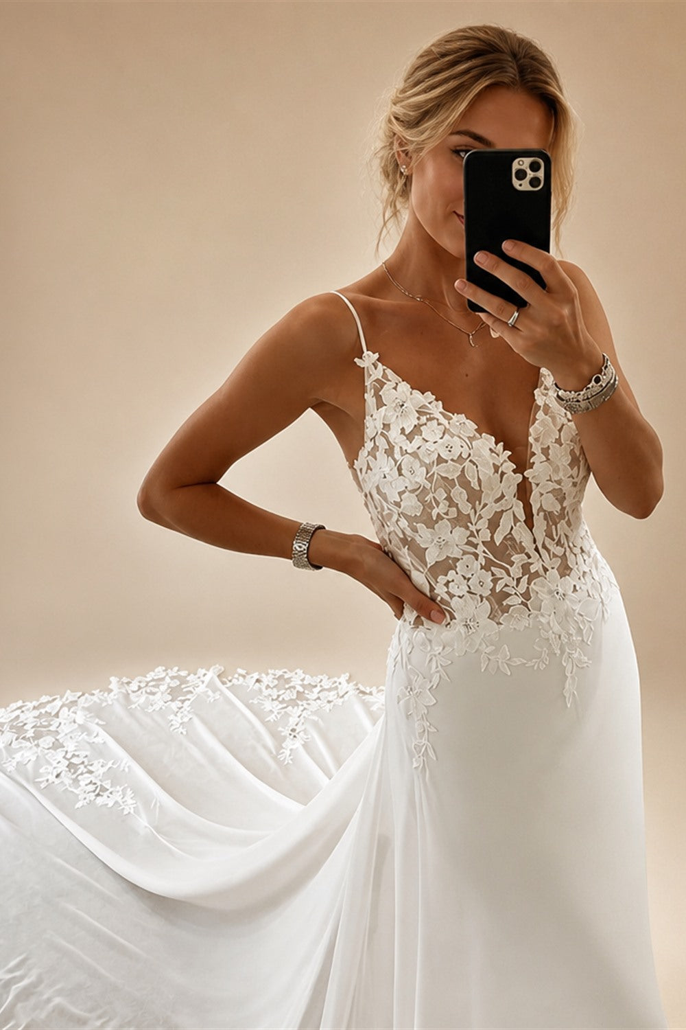 Women's Spaghetti Straps Deep V Backless Wedding Dresses Lace Appliques Chiffon Bridal Gown with Train Elegant Boho Bride Dress