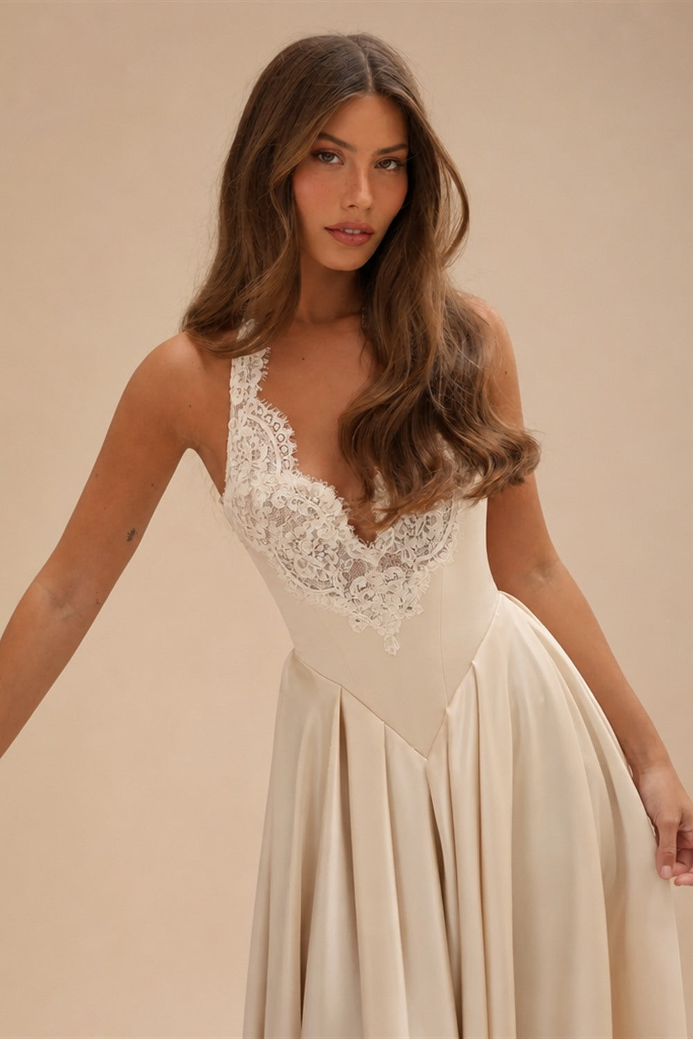 Luxury Spaghetti Strap V-Neck Lace Satin A-Line Wedding Dress with Veil ZP040