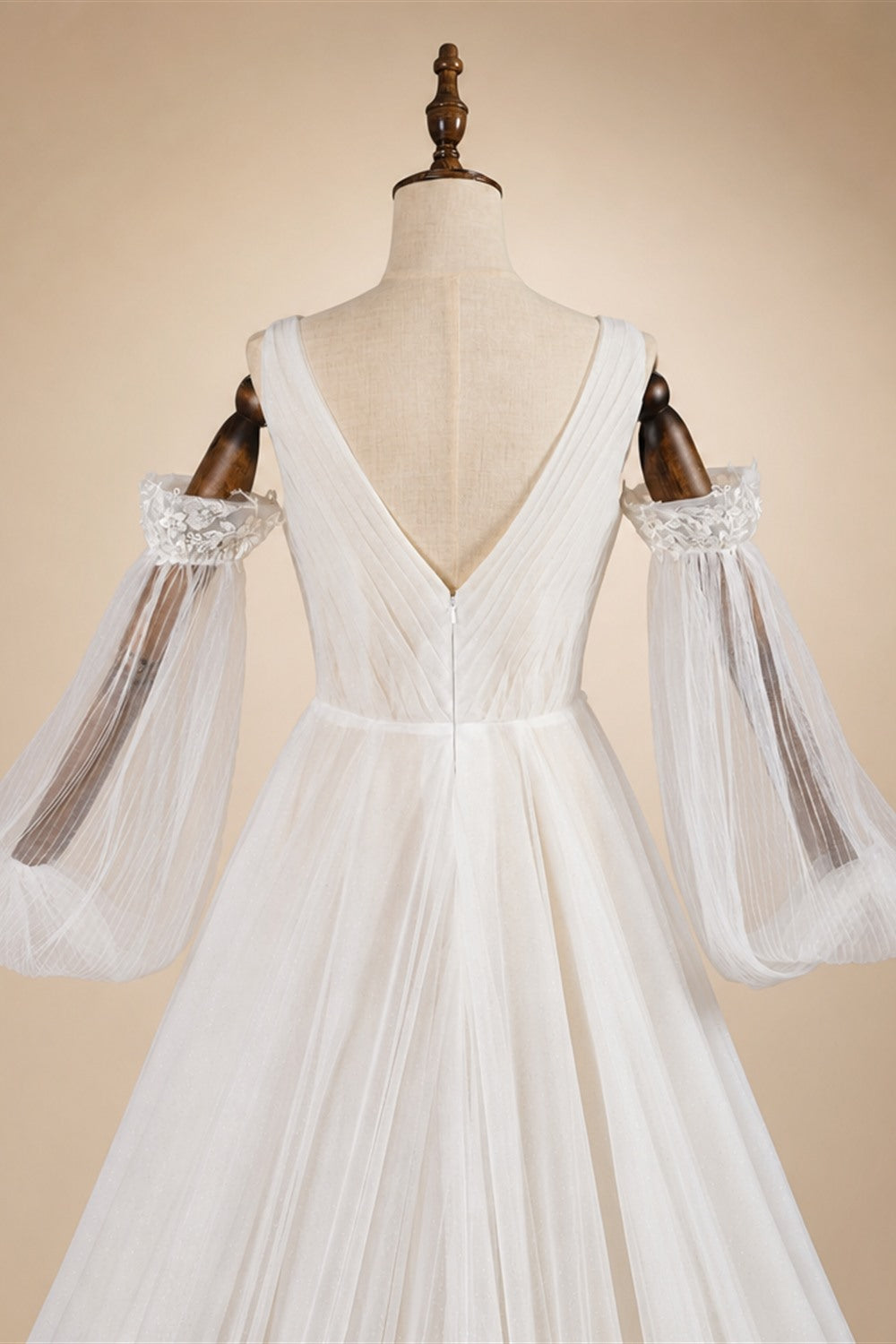 Elegant Ivory V-Neck Detachable Puff Sleeve Lace Tulle Wedding Dress with Train ZP062