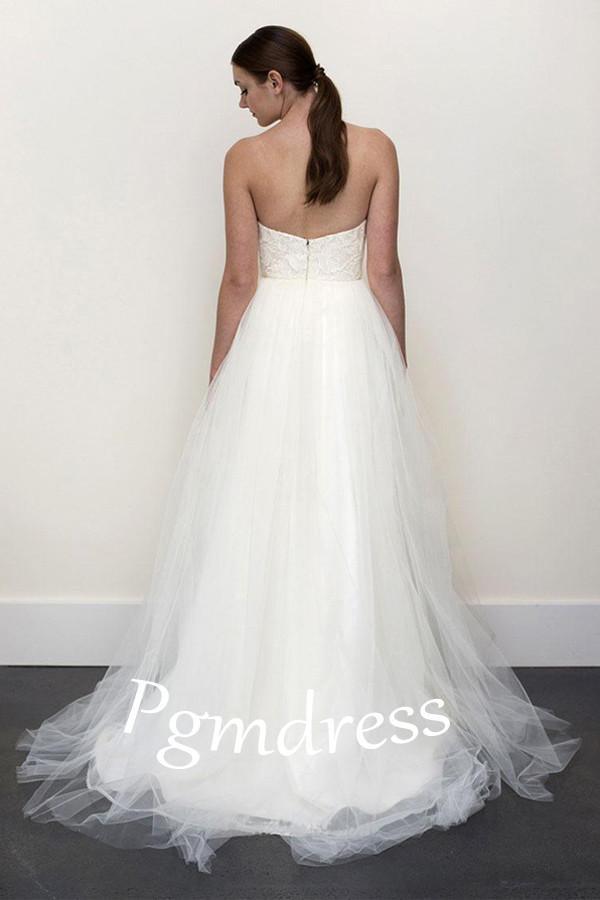 Vestido de noiva longo até ao chão, corte em A, ombros descobertos, costas nuas, em chiffon