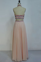 Abito da cerimonia lungo fino al pavimento, a linea ad A, due pezzi, in chiffon con applicazioni, con scollo all'americana