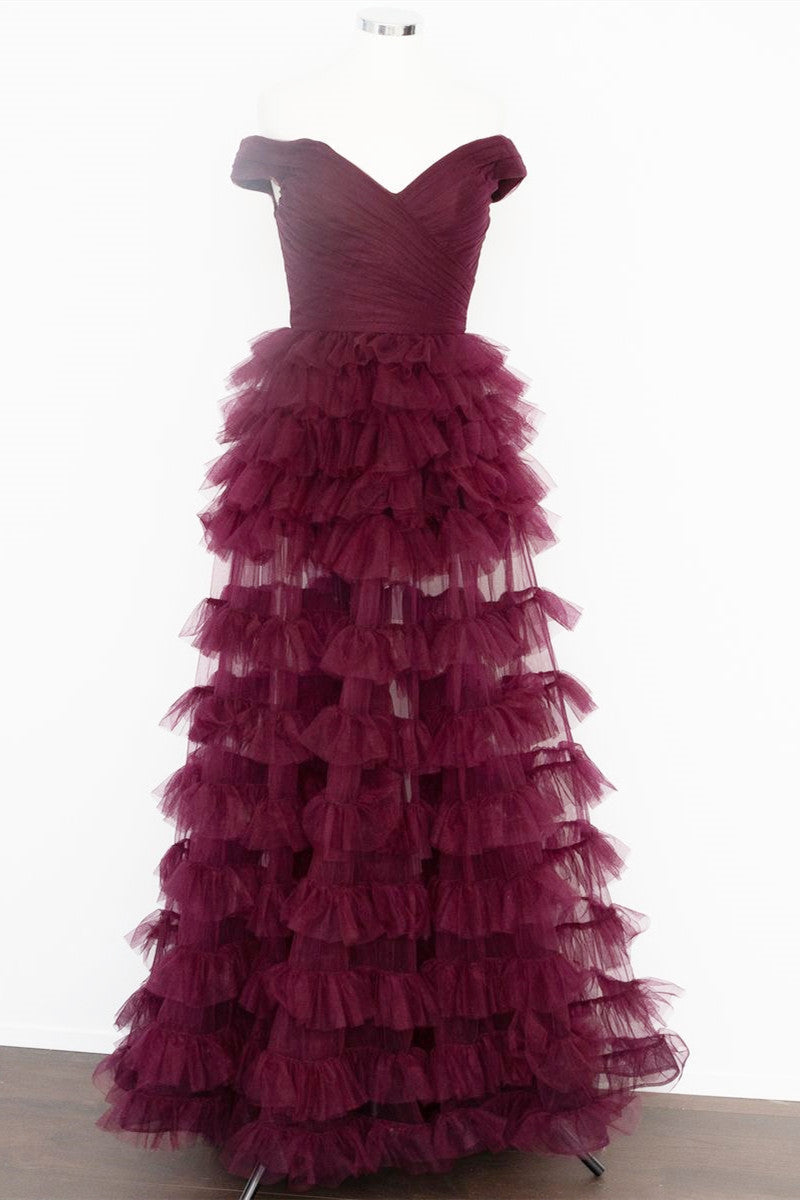 Schulterfreies, plissiertes, transparentes Ballkleid in Dunkelbeere