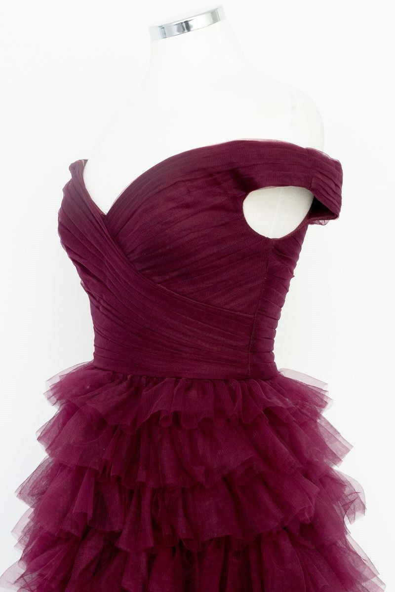 Schulterfreies, plissiertes, transparentes Ballkleid in Dunkelbeere