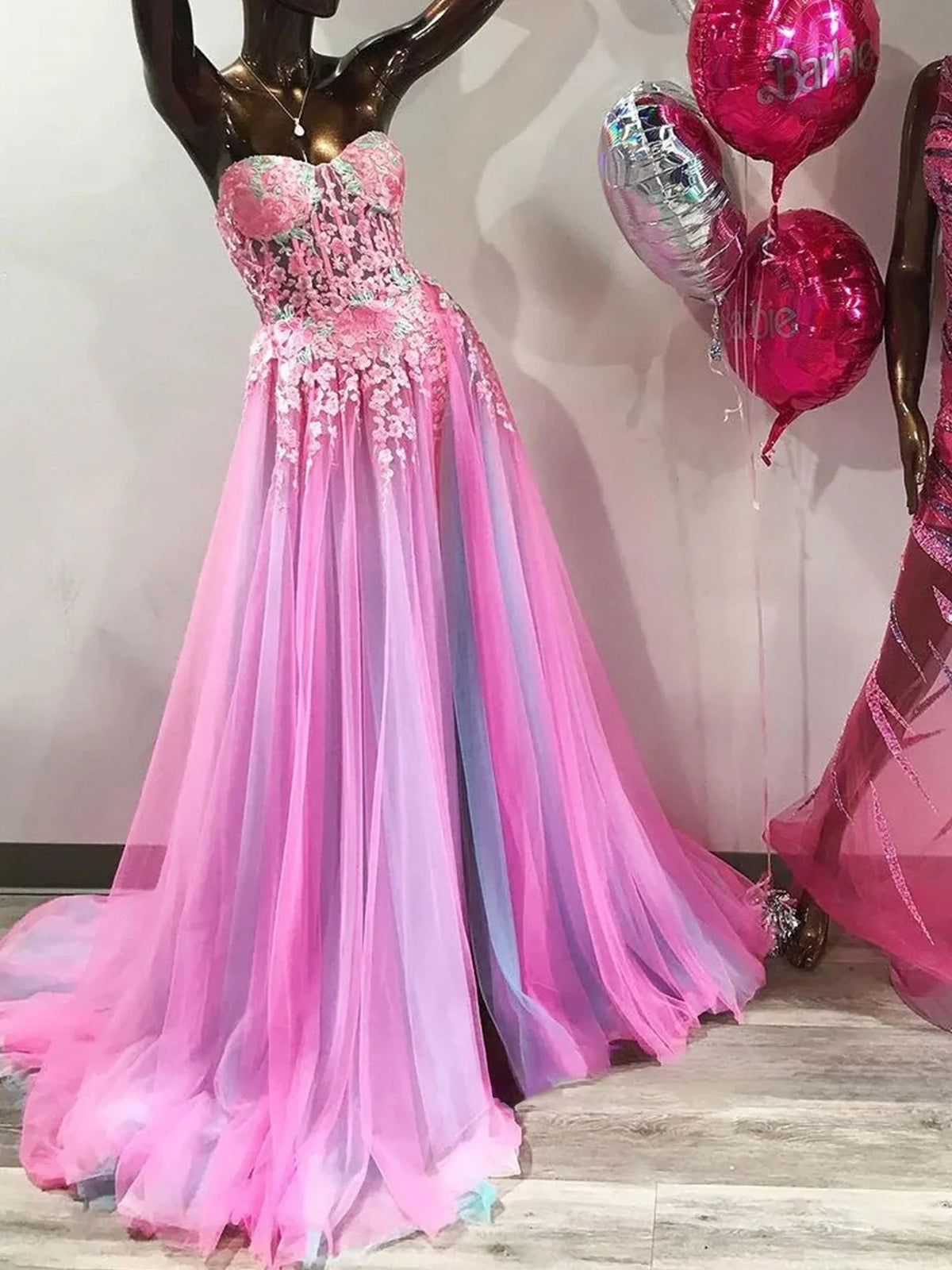 Georgia | Vestido largo de fiesta con escote corazón, encaje con apliques y falda en línea A con abertura