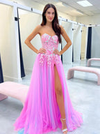Georgia | Vestido largo de fiesta con escote corazón, encaje con apliques y falda en línea A con abertura