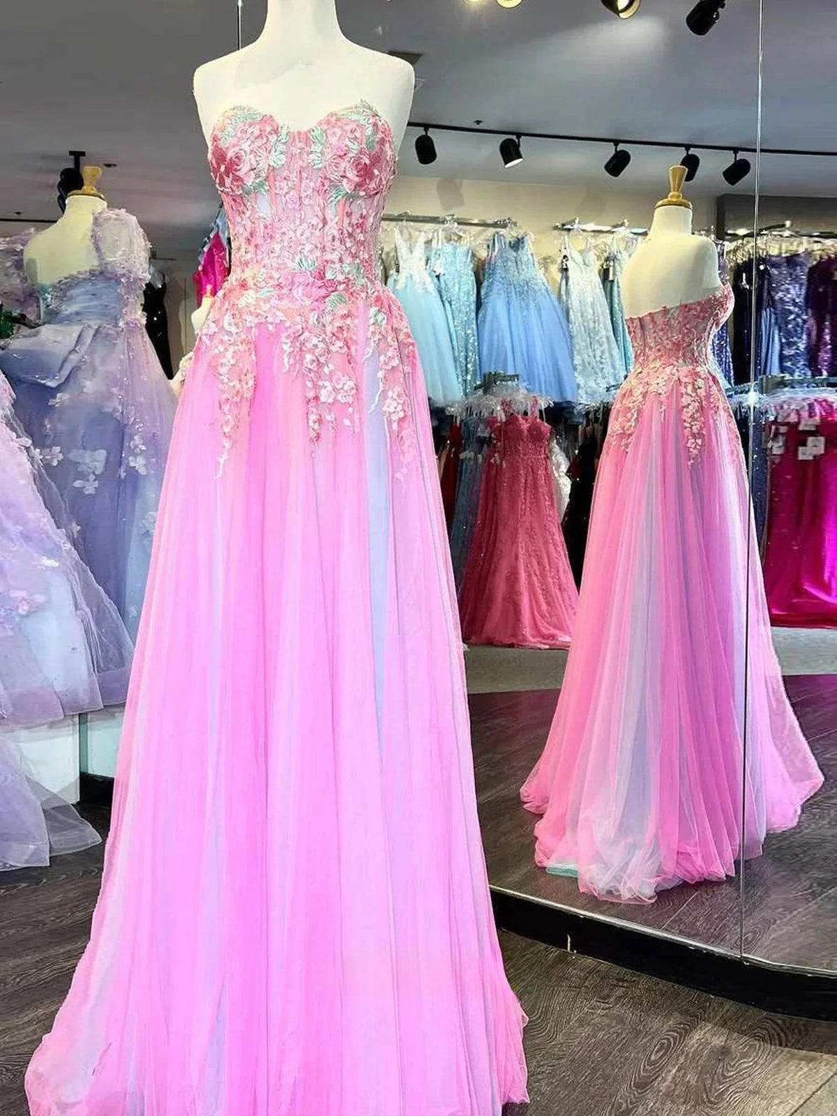 Georgia | Vestido largo de fiesta con escote corazón, encaje con apliques y falda en línea A con abertura