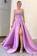 Glamouröses A-Linien-Ballkleid mit Spaghettiträgern, Schlitz vorn und Pailletten