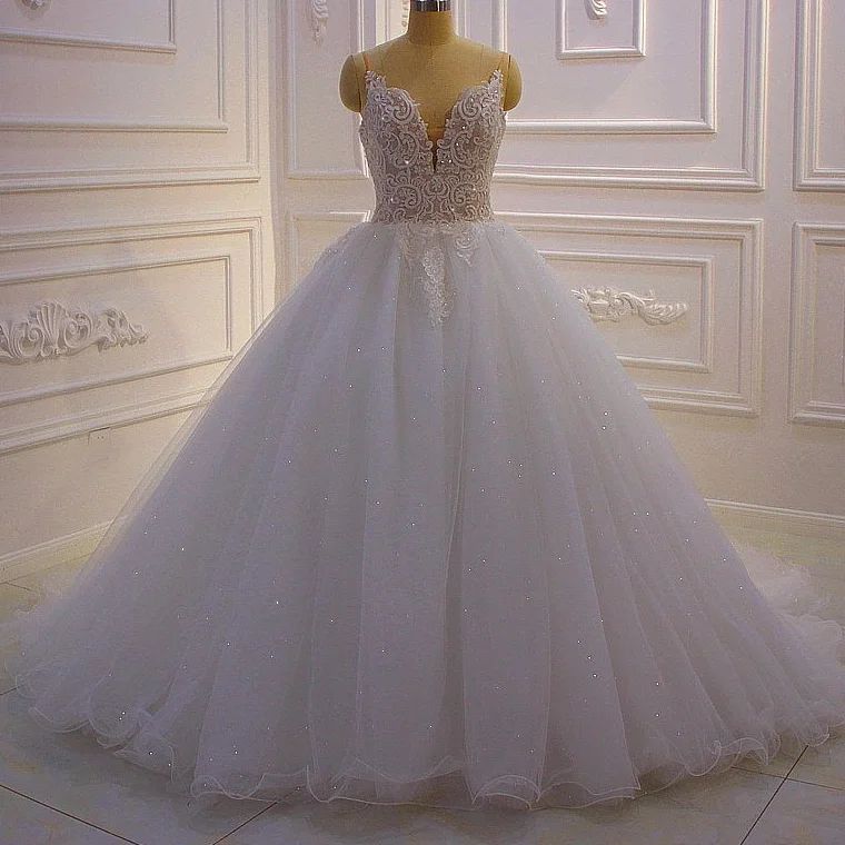 Robe de mariée sans manches en ligne A élégante avec col en V et dentelle