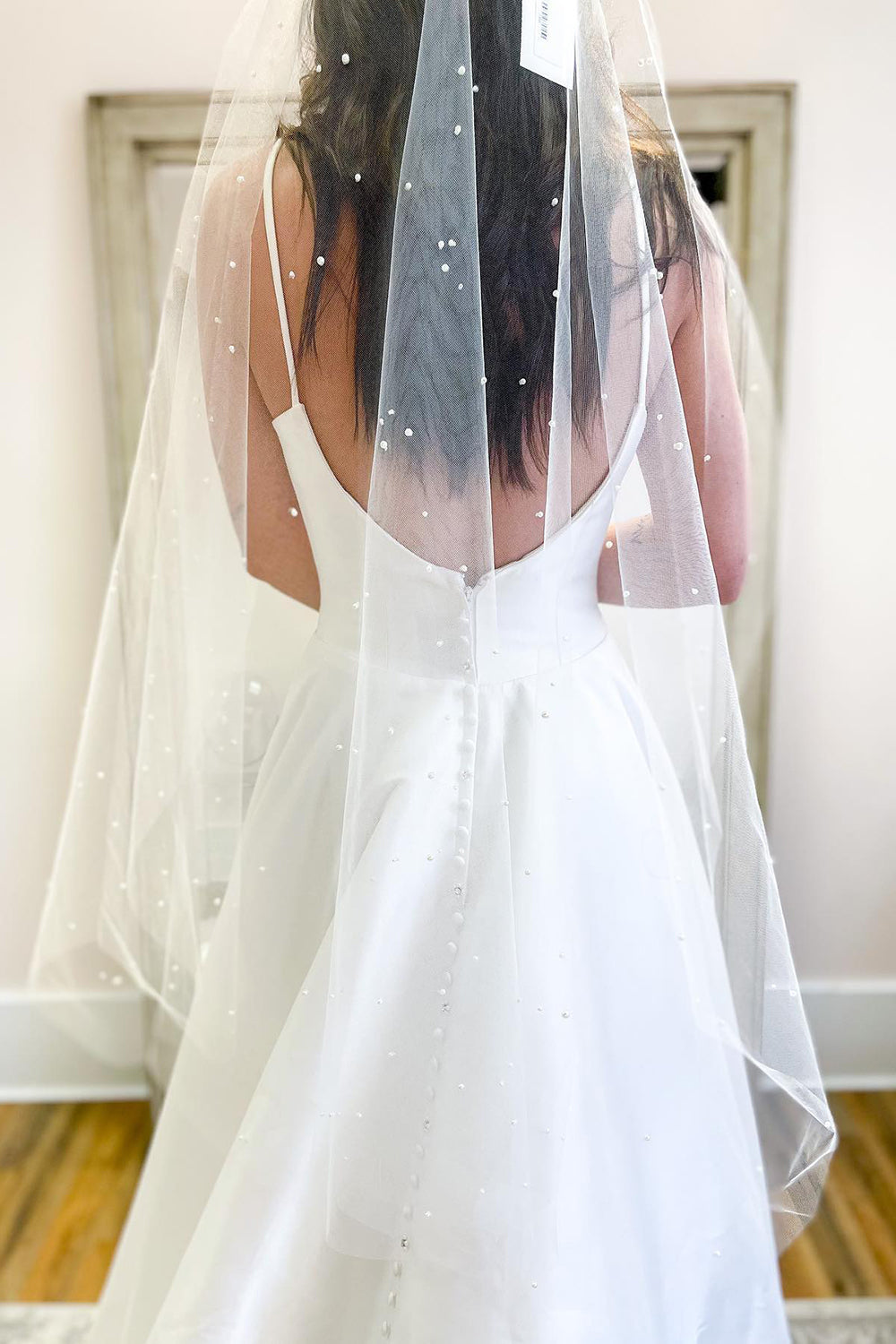 Glamuroso vestido de novia largo de satén con escote en A y espalda descubierta, con bolsillos