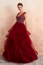 Robe de bal longue et élégante en tulle bordeaux à col en V