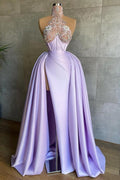 Glamoroso vestido de fiesta largo de satén con encaje, corte A, cuello alto y abertura en color lila