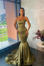 Robe de bal longue sirène en satin avec fines bretelles spaghetti, élégante
