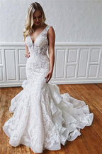 Abiti da sposa lunghi a sirena con spalline e pizzi arricciati glamour