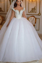 Vestido de Noiva Longo Princesa Glamouroso com Pérolas Bordadas e Tule, Ombros Descobertos