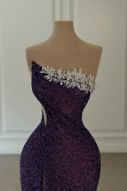 Abito da sera lungo viola senza spalline, decorato con paillettes e perline, con spacco