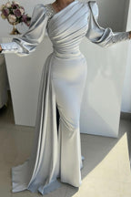Robe de bal longue argentée satinée plissée à manches longues avec fente latérale style sirène, élégante