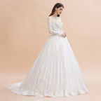 Robe de mariée blanche/crème en dentelle avec appliques perlées à manches longues et style élégant