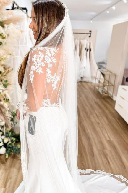 Robe de mariée sirène en dentelle florale avec manches longues et dos ajouré élégante
