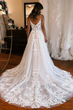 Abito da sposa lungo bianco a linea ad A con spalline sottili, pizzo e senza maniche, con spacco
