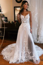 Abito da sposa lungo bianco a linea ad A con spalline sottili, pizzo e senza maniche, con spacco