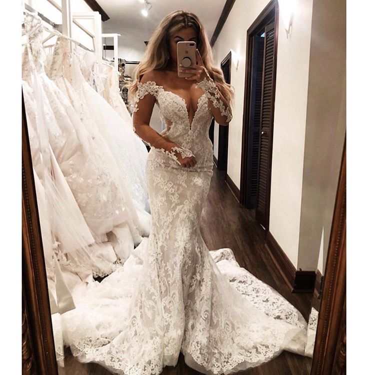 Glamouröses schulterfreies, lange Ärmel, V-Ausschnitt, Applikationen, Meerjungfrau-Brautkleid