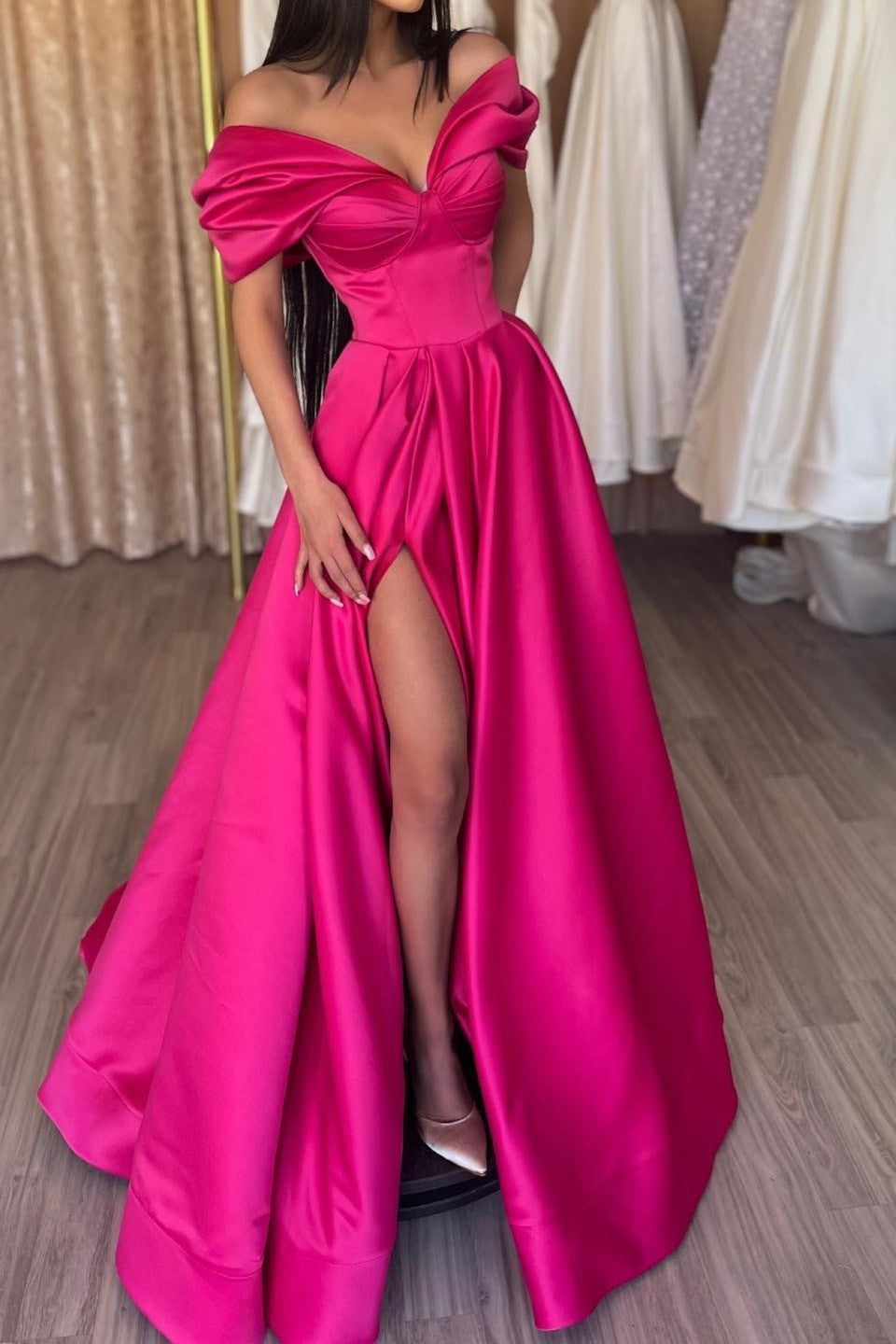 Robes de bal glamour à volants fendus et épaules dénudées, coupe évasée en A