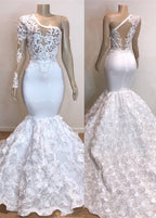 Robe de bal blanche longue à manche longue et à une épaule glamour