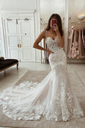 Robe de mariée sirène sans manches à fines bretelles spaghetti avec dentelle élégante