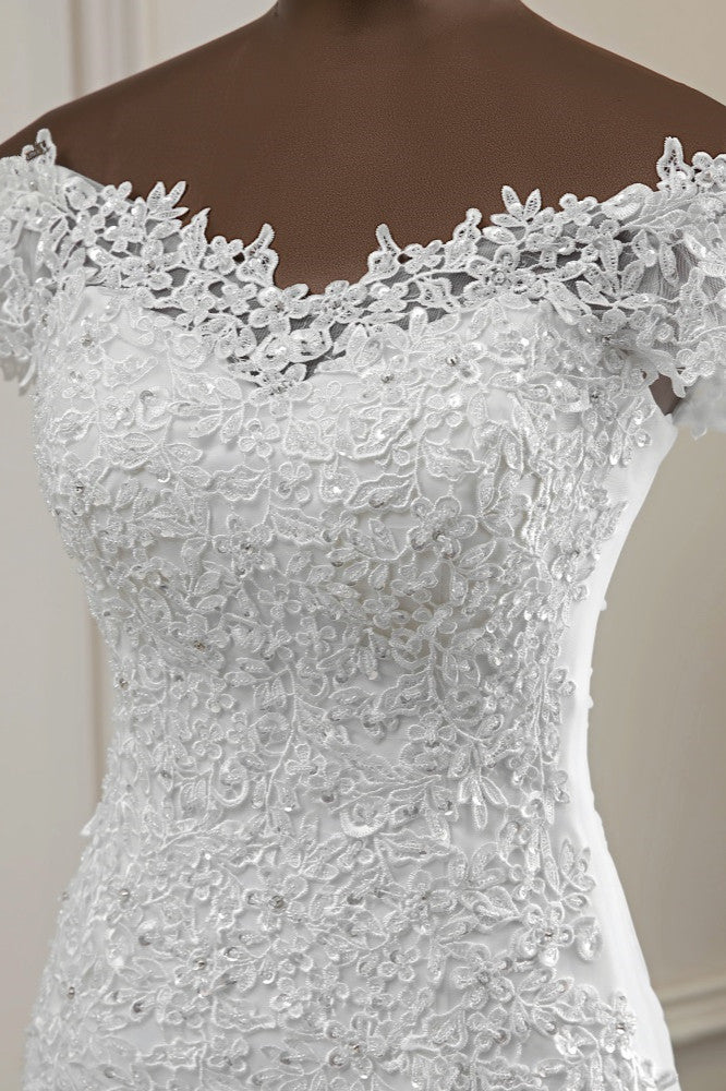 Vestido de noiva em renda sereia com decote em coração e mangas curtas apliques