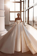 Glamuroso vestido de novia blanco de satén con cuentas, corte en A y cola