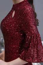 Robe de fête sirène bordeaux à paillettes, manches mi-longues et ouverture en trou de serrure