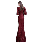 Robe de fête sirène bordeaux à paillettes, manches mi-longues et ouverture en trou de serrure